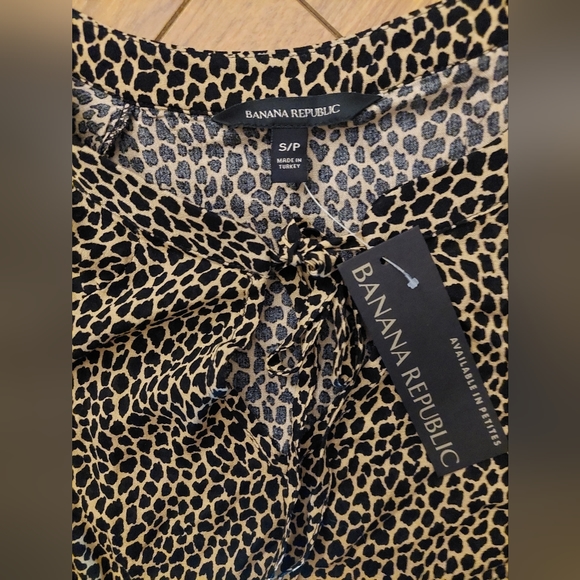 Banana Republic Animal Print Blouse Size Small - Picture 2 of 3